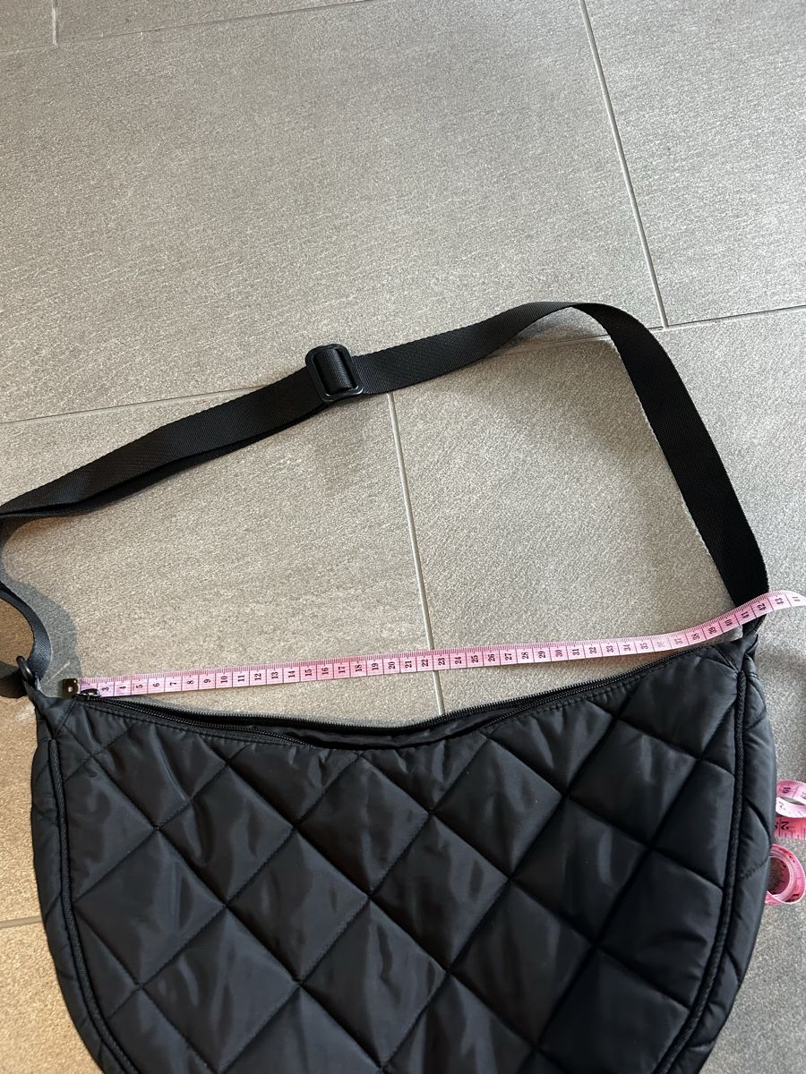 Uniqlo Taschen: Schwarze uniqlo Tasche  – Gebraucht aus Zürich von cos_b629 1