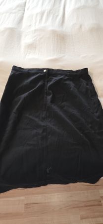 Schwarzer Escada Rock, Grösse 42-44, ideal für den Herbst!