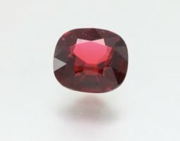 Natürlicher Myanmar-Spinell 1.55 ct mit AIGS-Zertifikat