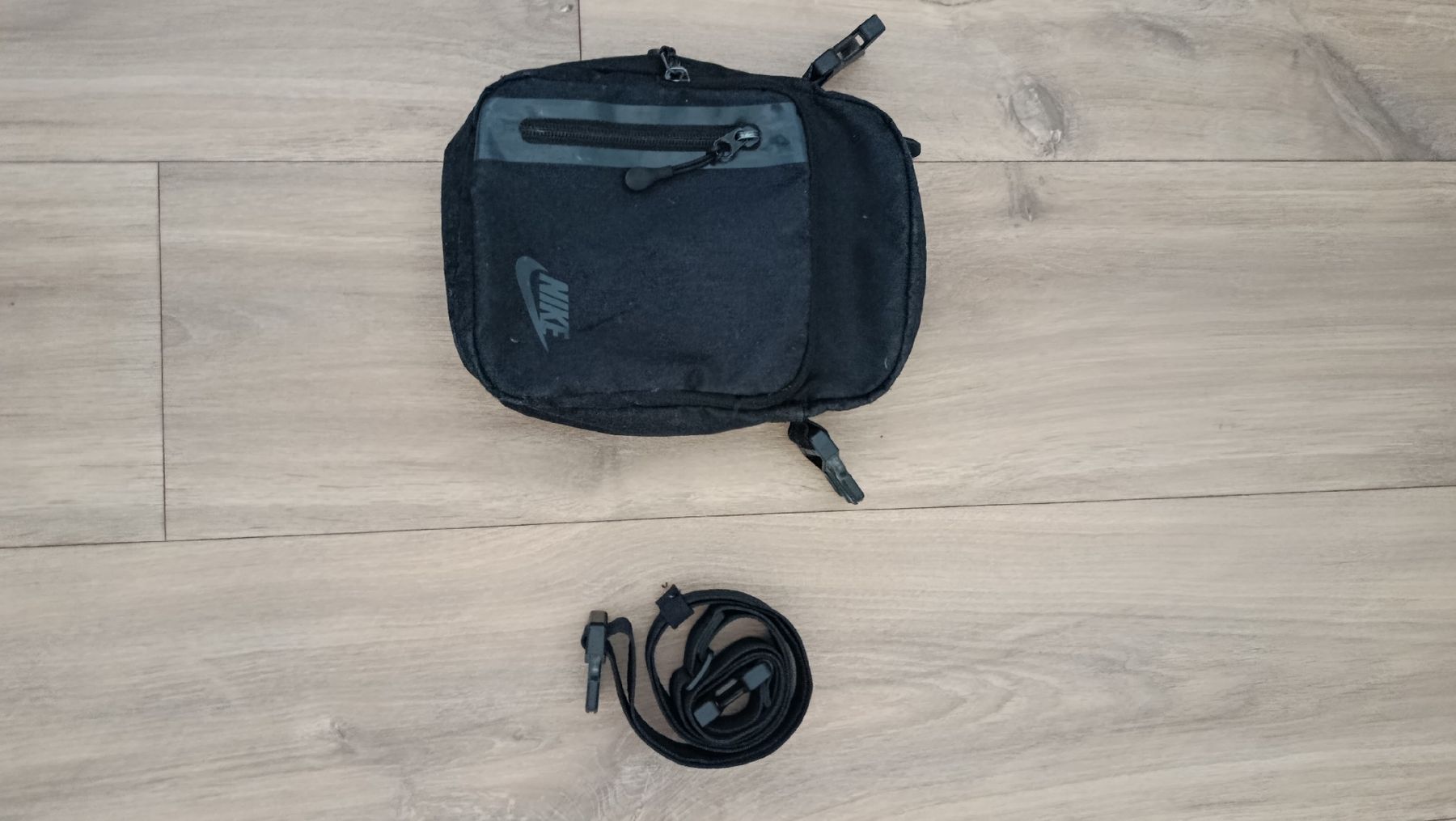 Nike Altro in  Abbigliamento & Accessori: sacoche nike  – Usato da Bourguillon venduto da D3R2G2 2
