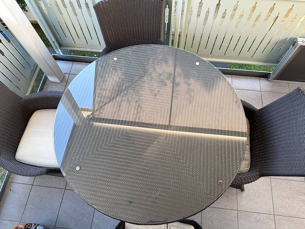 Set di tavolo e panche: Gartentisch mit 4 Stühlen – Usato da Neerach venduto da Sumihaus