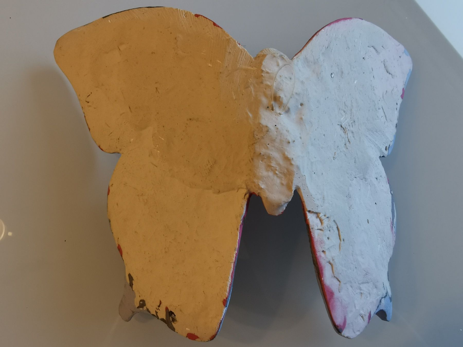 Figuren: Schmetterling Gipsfigur hellblau/rosa/grau Unikat – Gebraucht aus Sirnach von windrad65 2