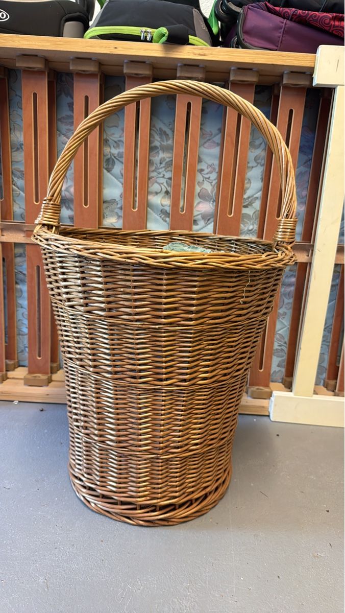 Paniers à linge: Wicker basket with handle good condition – D'occasion à Thalwil par Maricortin