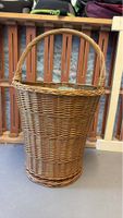 Wicker basket with handle good condition