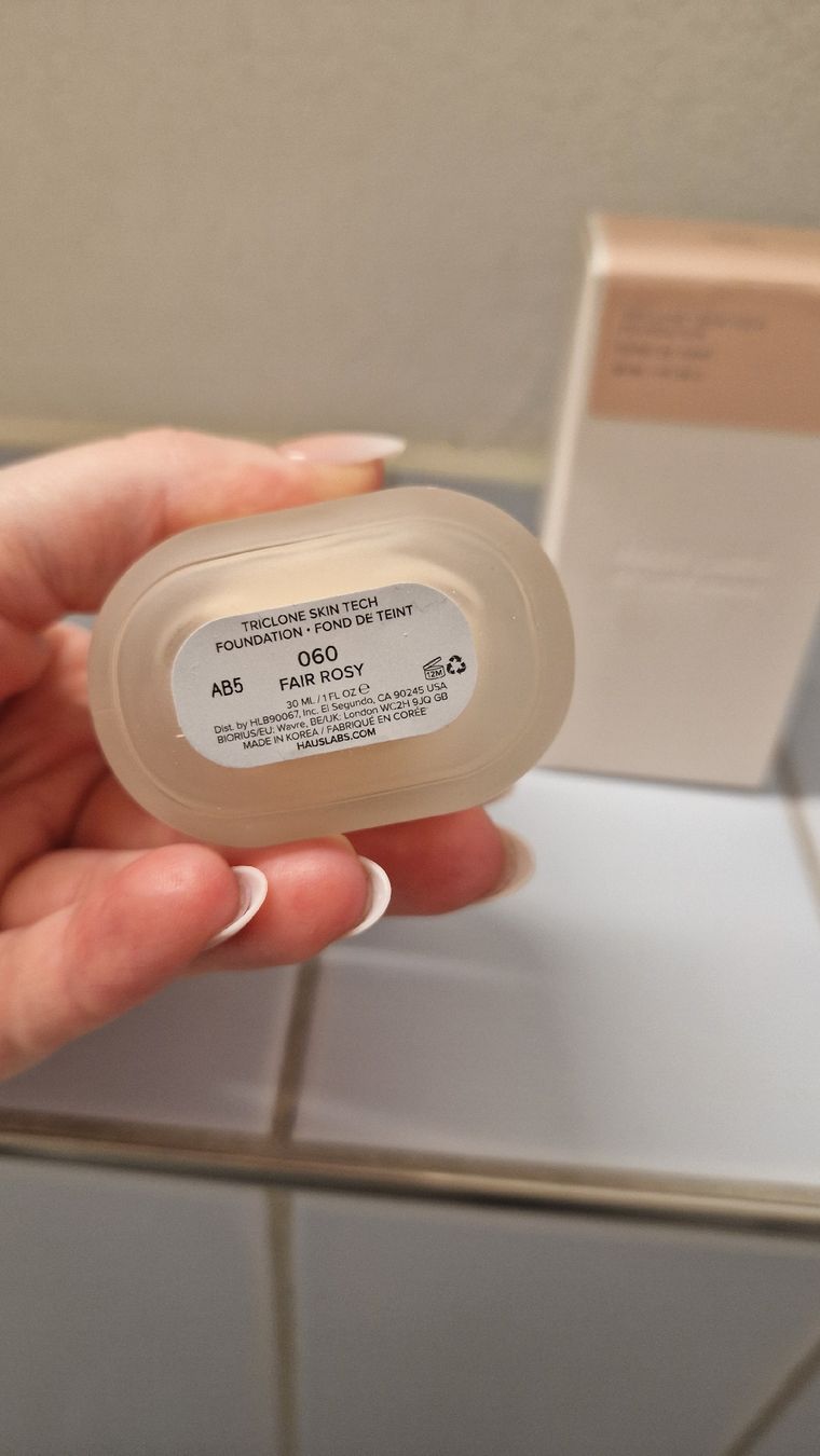 Haus Labs Make-up: Haus Labs - Triclone Skin Tech Foundation – Neu und originalverpackt aus Dietikon von amelie_zh 1