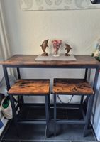 Hochertisch mit zwei Bänken