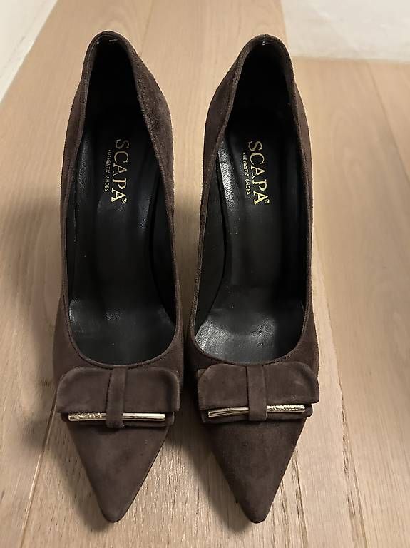 Damenschuhe: Scapa Wildlederpumps dunkelbraun, 38.5  – Gebraucht aus Uerikon von Audrey09