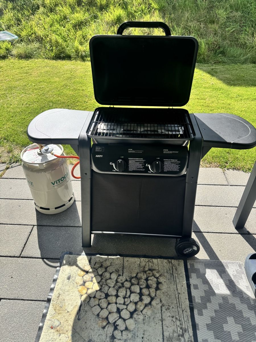 Griglie: Grill Gas nur einmal gebrucht  – Usato da Seon venduto da rayaan