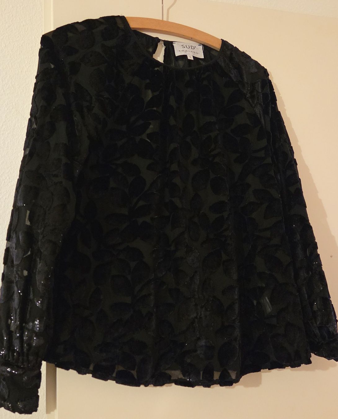 Top: Navy Blue velvet blouse – Nuovo (secondo la descrizione) da Zürich venduto da can_2jj8
