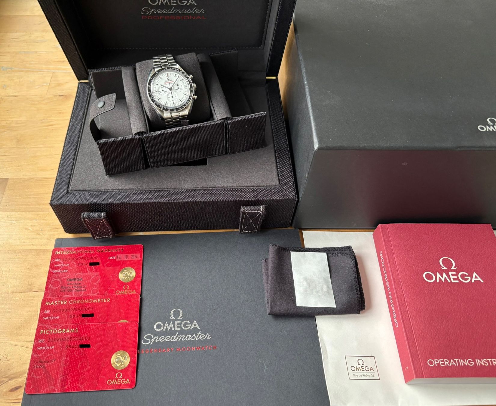 Omega Uhren: OMEGA Speedmaster Moonwatch White Fullset mit Garantie – Gebraucht aus Birsfelden von Mynos 1