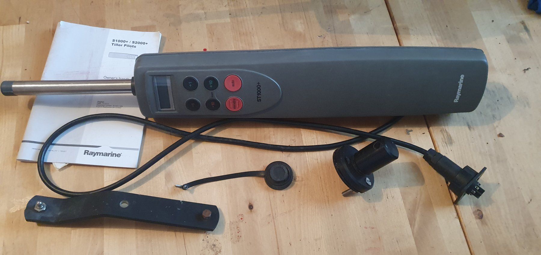 Raymarine Navigationsgeräte: Autopilot / Pinnenpilot ST1000+ – Gebraucht aus Walenstadt von Hit-24