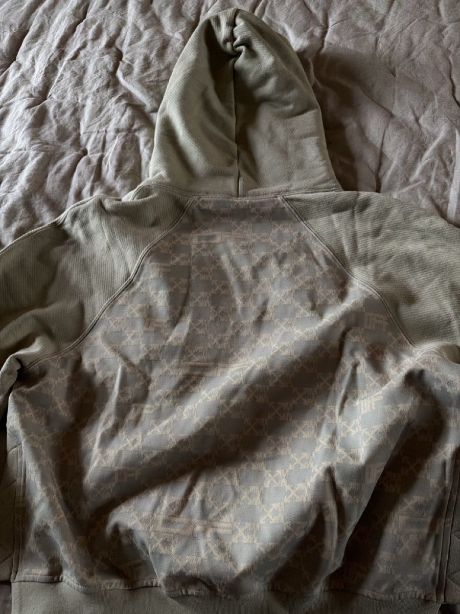 Off-White Maglioni & Felpe: Off-White hoodie, light olive green, M – Nuovo (secondo la descrizione) da Genève venduto da camillarachel 2
