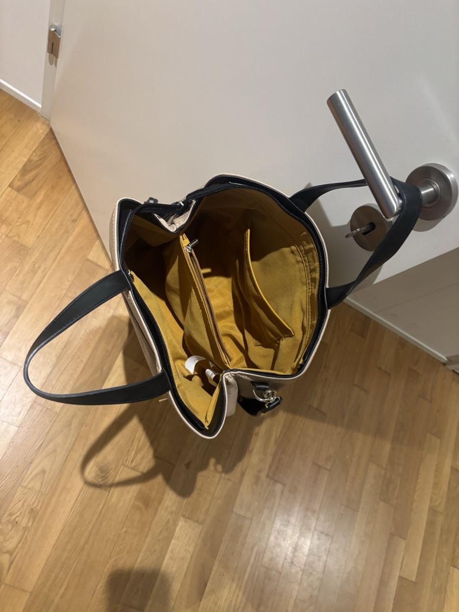 Borse da donna: Chic Beige & Black Tote Bag – Nuovo (secondo la descrizione) da Zürich venduto da sar_f9xy 1