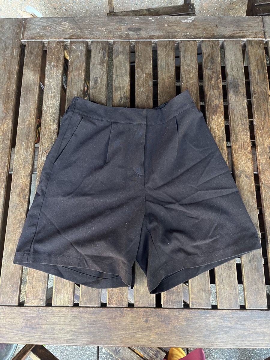 Pantaloni: Kurze Anzugshose in Schwarz – Usato da Zürich venduto da gio_zyc9