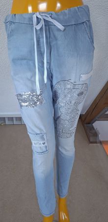 Jeans Damen ca. Grösse M leicht verwaschen mit Applikationen