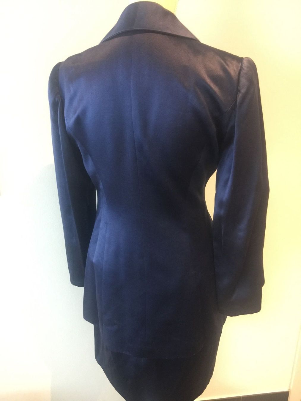 Lanvin Completi & Tailleur: Tailleur Lanvin en soie bleue taille 38 – Usato da Lausanne venduto da Flo1006 3