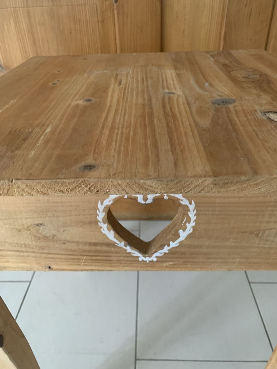 Tische: Holztischli mit Herz-Ausschnitt Shabby Chic – Gebraucht aus Ellikon an der Thur von Bali1999 4