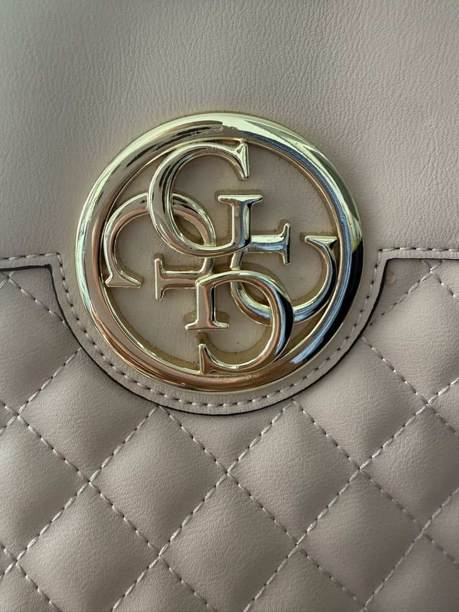 Guess Borse da donna: Guess Handtasche gesteppt  guter Zustand – Usato da Schenkon venduto da Stephanie_Dor 1