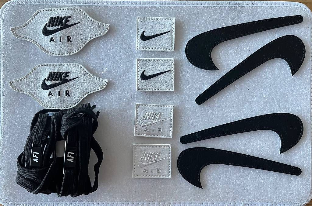 Scarpe da uomo: Nike AF1 Swoosh Pack schwarz/weiss – Usato da Horgen venduto da Diefenbaker