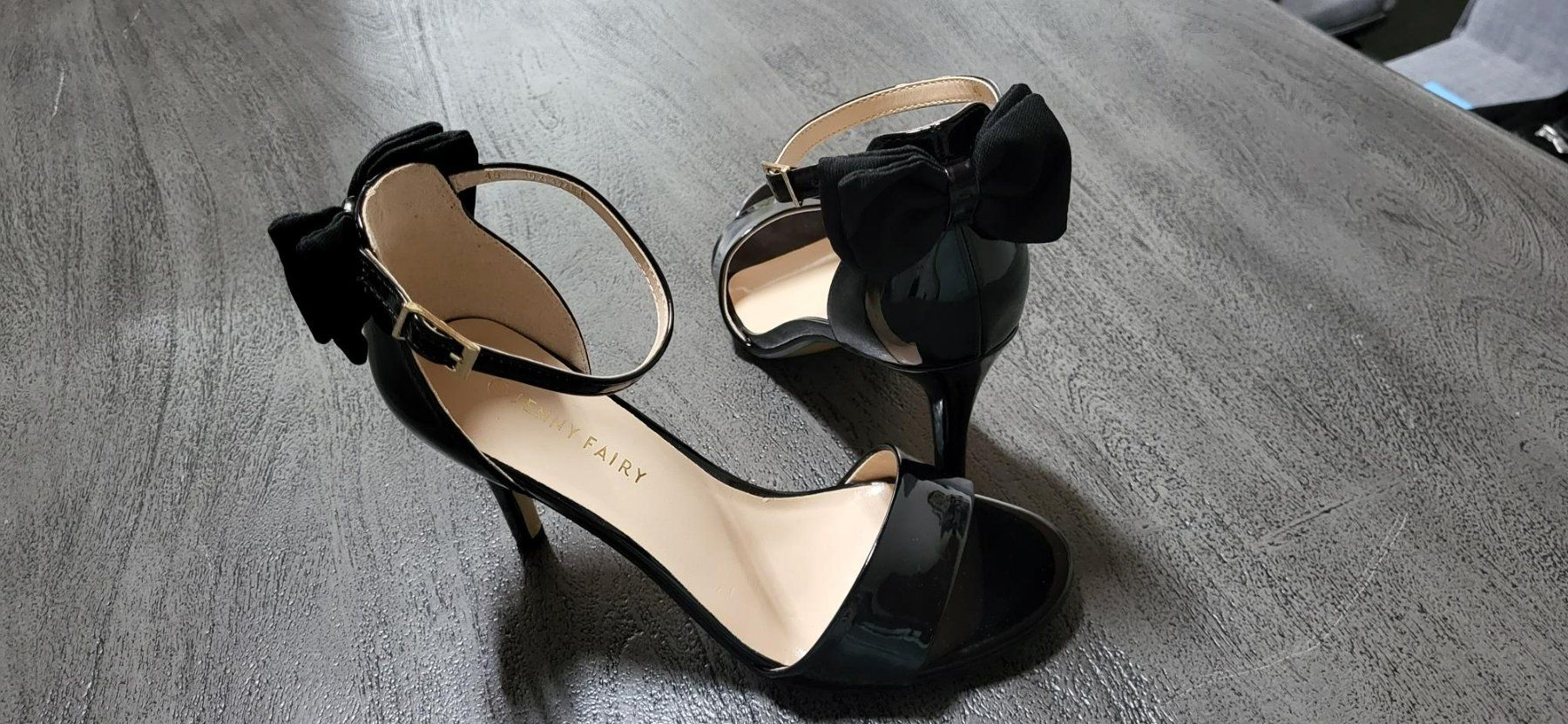 Damenschuhe: Lack Highheel mit Schleife – Neu und originalverpackt aus Adlikon b. Regensdorf von gperron 1