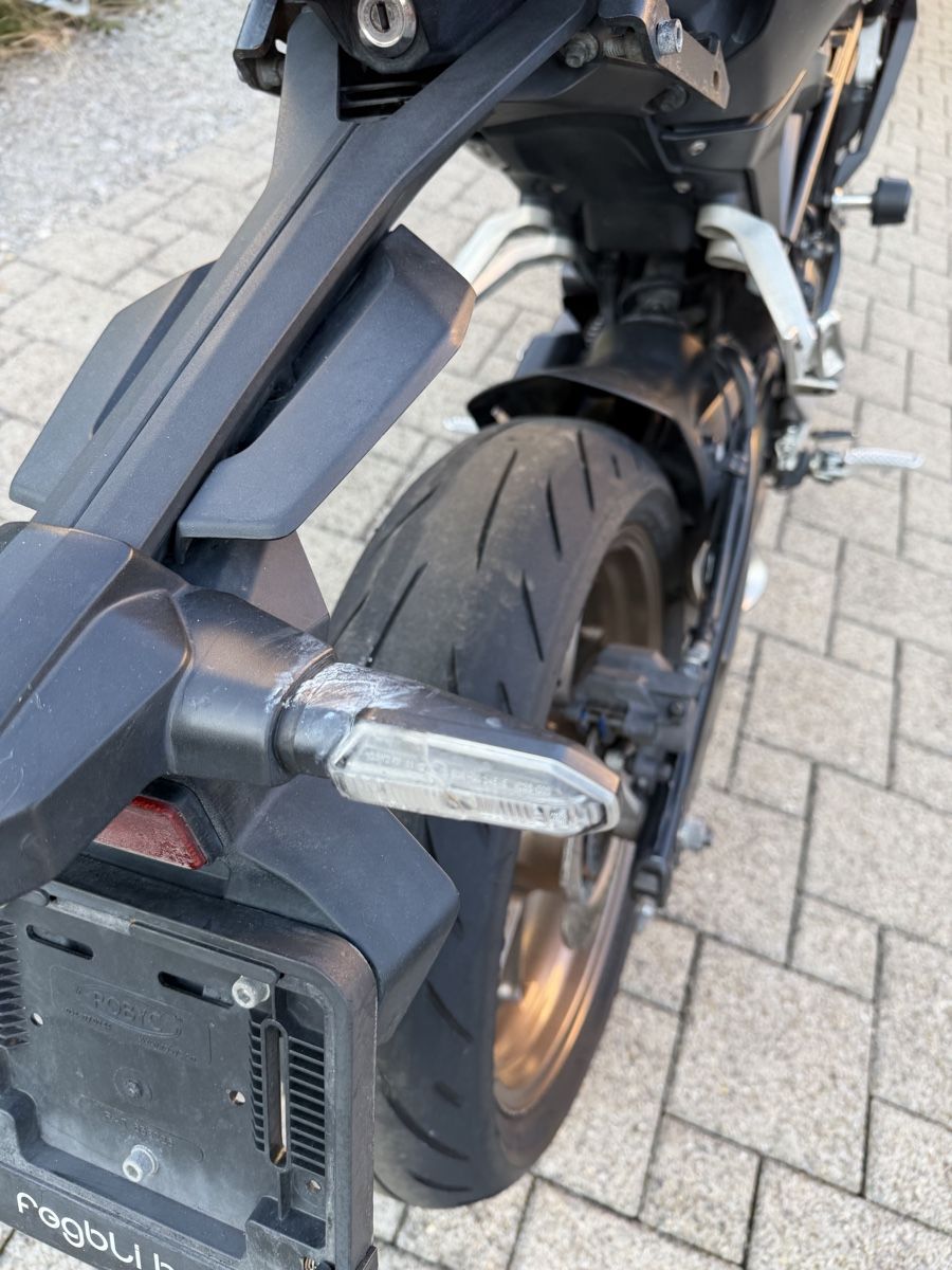 Honda Strasse: Honda CB125R Defekt – Defekt aus Appenzell von B-Quick 8