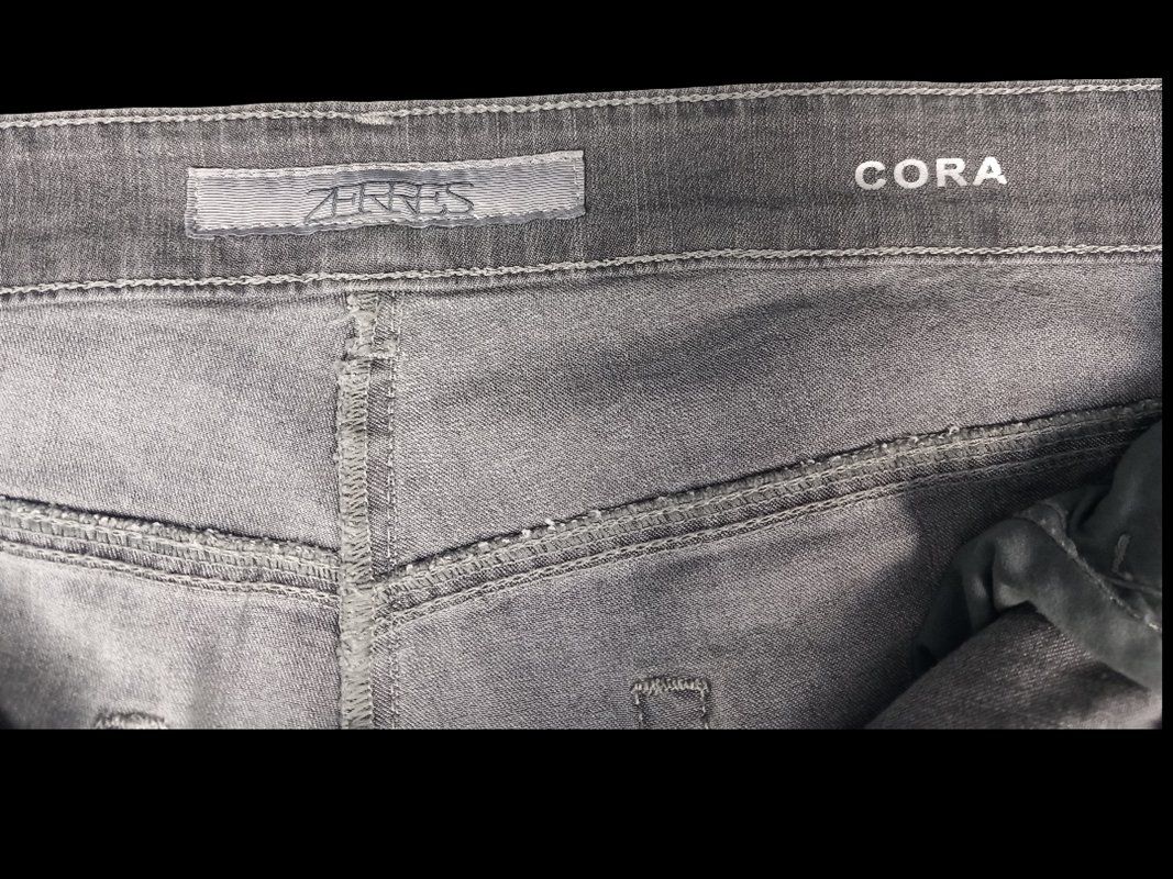 Jeans: ZERRES Damenjeans Cora, Grösse 44-46 – Usato da Hünenberg venduto da Restwert_Zug 2