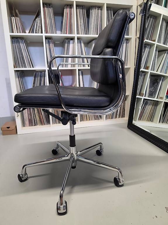 Stühle: Vitra Eames Soft Pad Chair EA 217 - Bürostuhl – Gebraucht aus Riniken von 7ch_bx5j 3
