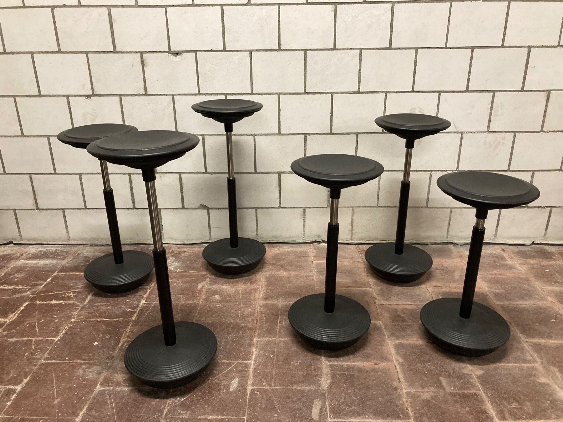 Wilkhahn Hocker: Wilkhahn Stitz – Gebraucht aus Bern von Solid