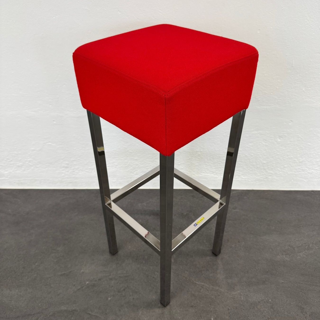 Sgabelli: SMV Kir Royal Barhocker Bezug Rot – Usato da Schönenwerd venduto da mcofficeshop 1