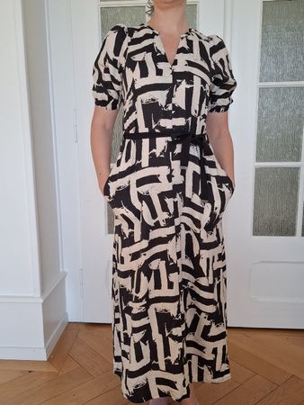 Robe d'été NILE taille S, motif graphique noir et blanc