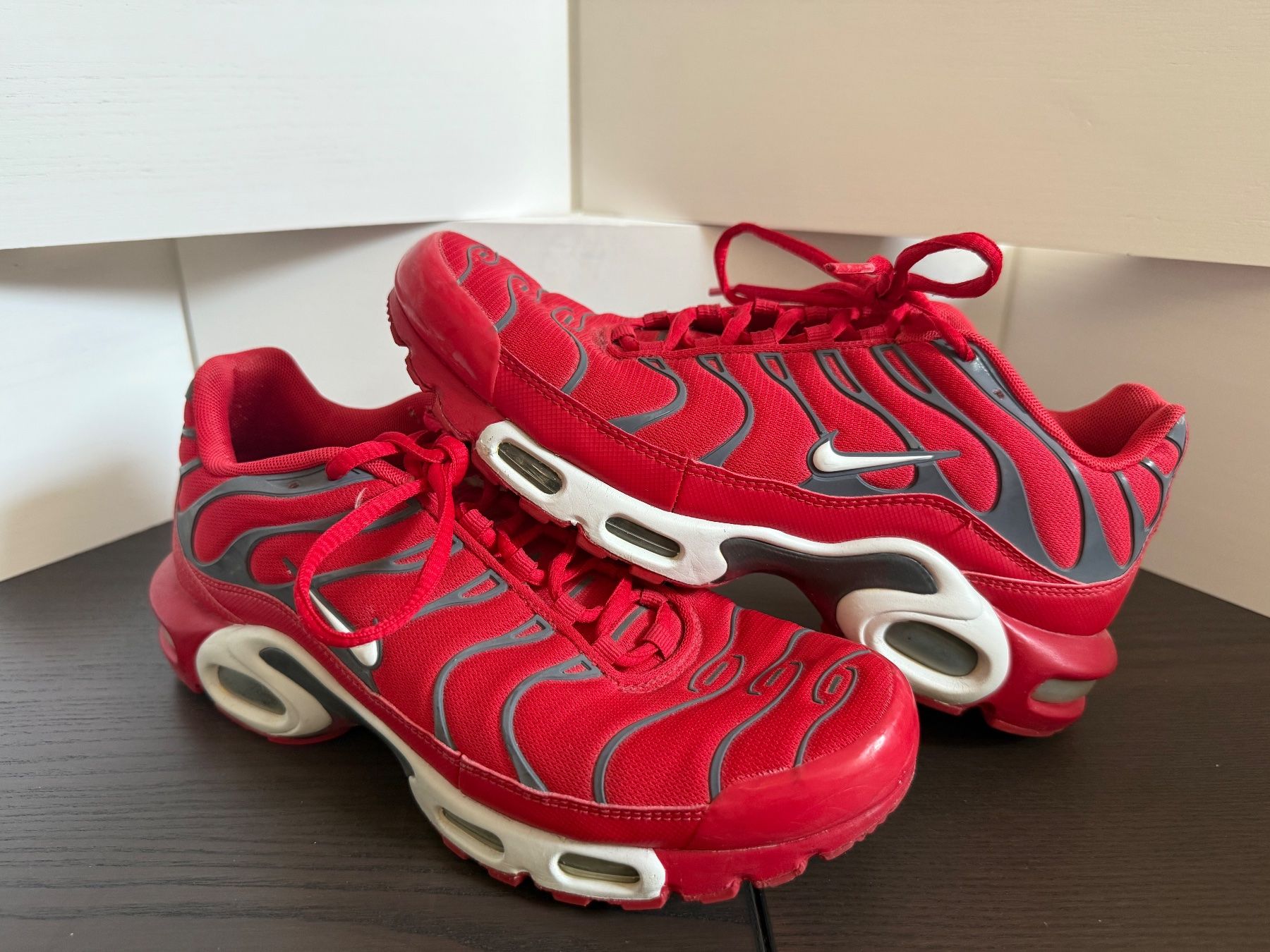 Nike Chaussures hommes: Nike Sneaker rot/grau EU 42 – D'occasion à Goldach par jil_vnd8