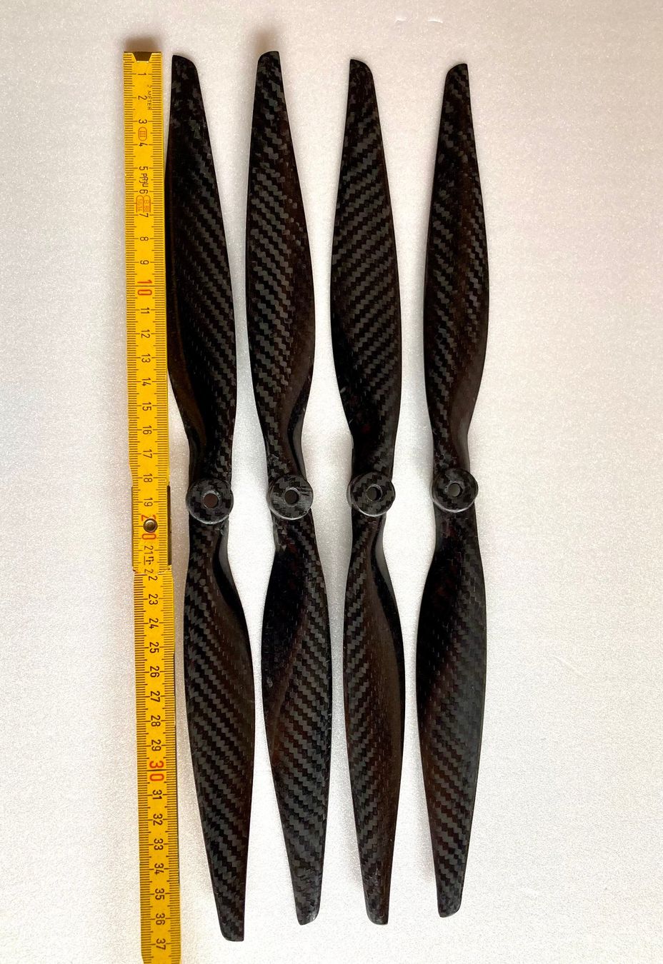 Modellismo RC: 4x Hélices carbones 15x4" CW+CCW (propeller carbone) – Nuovo e nell'imballaggio originale da Lausanne venduto da Techobby 2