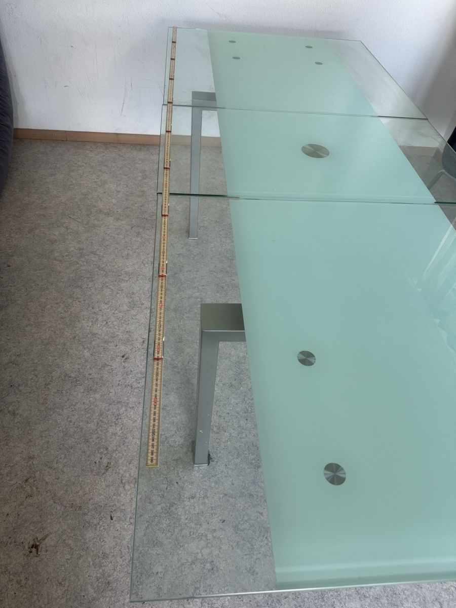 Tavoli: Extendable Glass Dining Table with Metal Legs, Modern – Usato da Zuchwil venduto da DhudraS 8