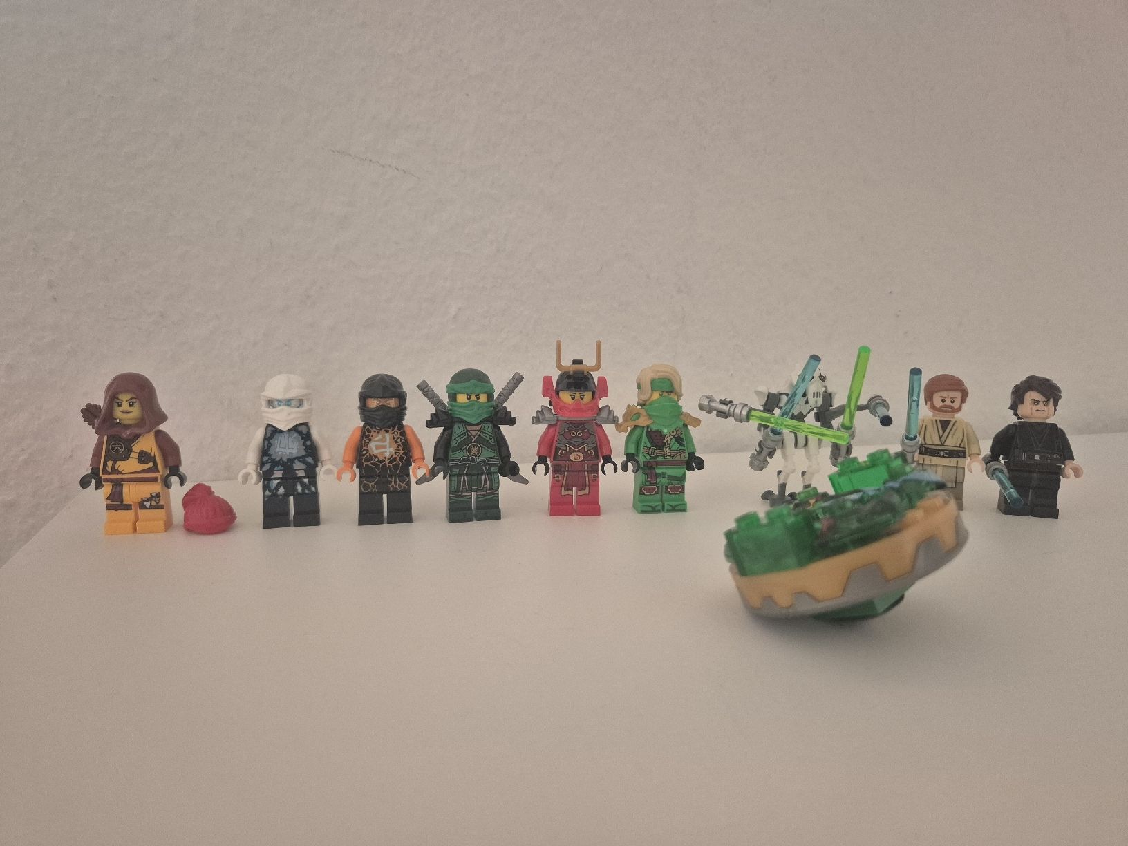 Lego Statuette: Lego Ninjago/Star wars Minifiguren – Usato da Neuenhof venduto da Alex5432.