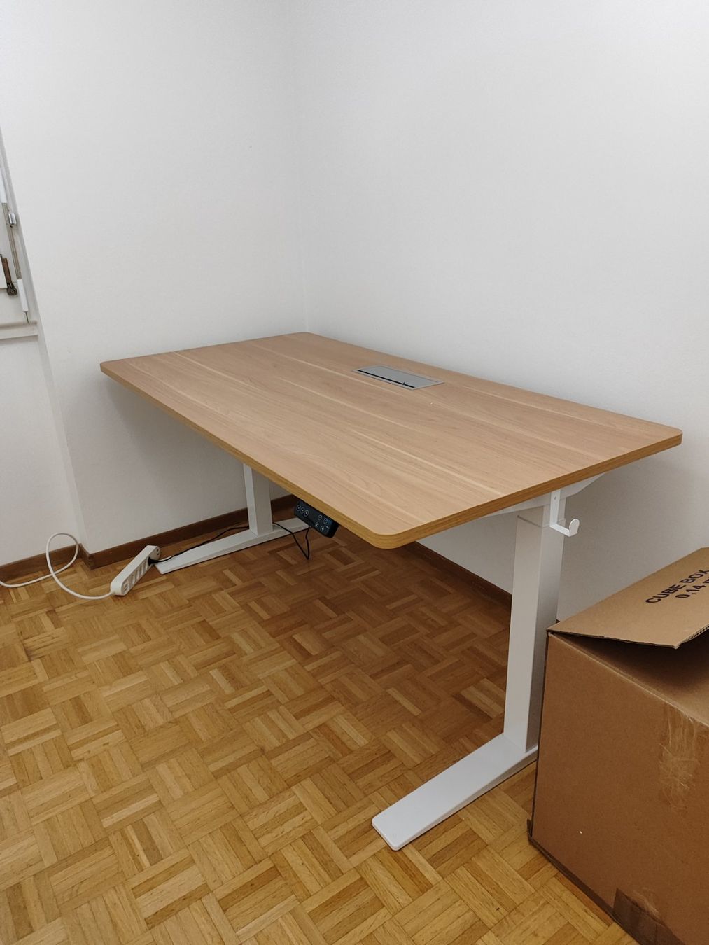 Scrivanie: Höhenverstellbarer Schreibtisch – Usato da Visp venduto da mic_j8yl