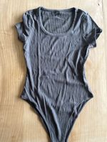 Body, grau, Gr. S, Rippstruktur, neuwertig