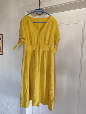 Sommerliches, gelbes Kleid mit Knöpfen, Grösse 38/M