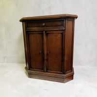 Vintage Kommode / Beistellmöbel — Klassisches Design