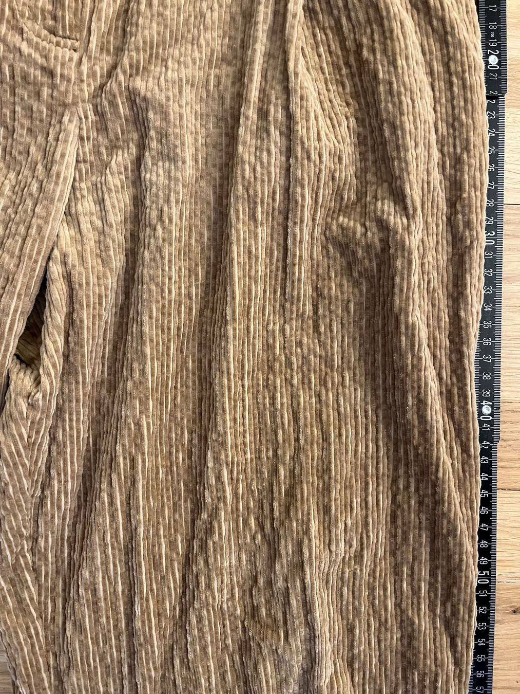 Pantaloni: Hellbraune Cordhose, weit geschnitten, Gr. S – Usato da Basel venduto da rah_r 2