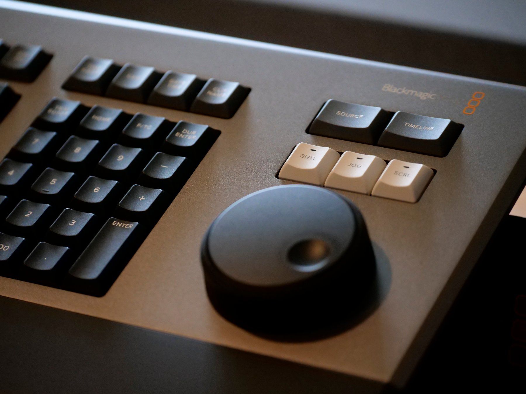 Blackmagic Tastaturen: DaVinci Resolve Editor Keyboard (mit Resolve Studio Lizenz) – Neu (gemäss Beschreibung) aus Wegenstetten von Geralt_von_R 3