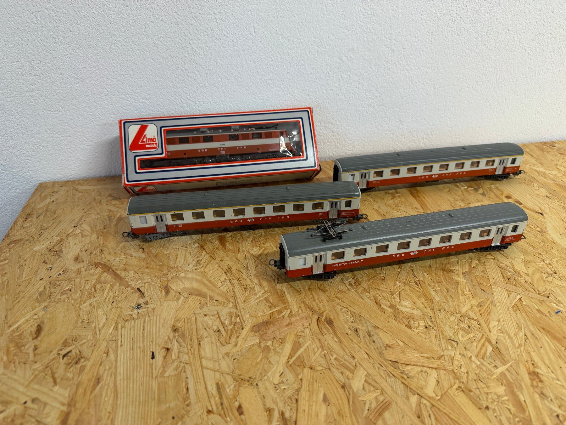 Lima Modellini di ferrovie: Lima-Swiss-Express-4-teilig (Set 2) – Usato da Reinach AG venduto da dav_77l2