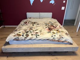 Bett (180x200)