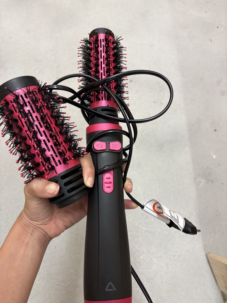 Altro per la cura dei capelli: Hot Air Brush 2 Attachments Black Pink Good Condition – Usato da Zürich venduto da zba_7pzv