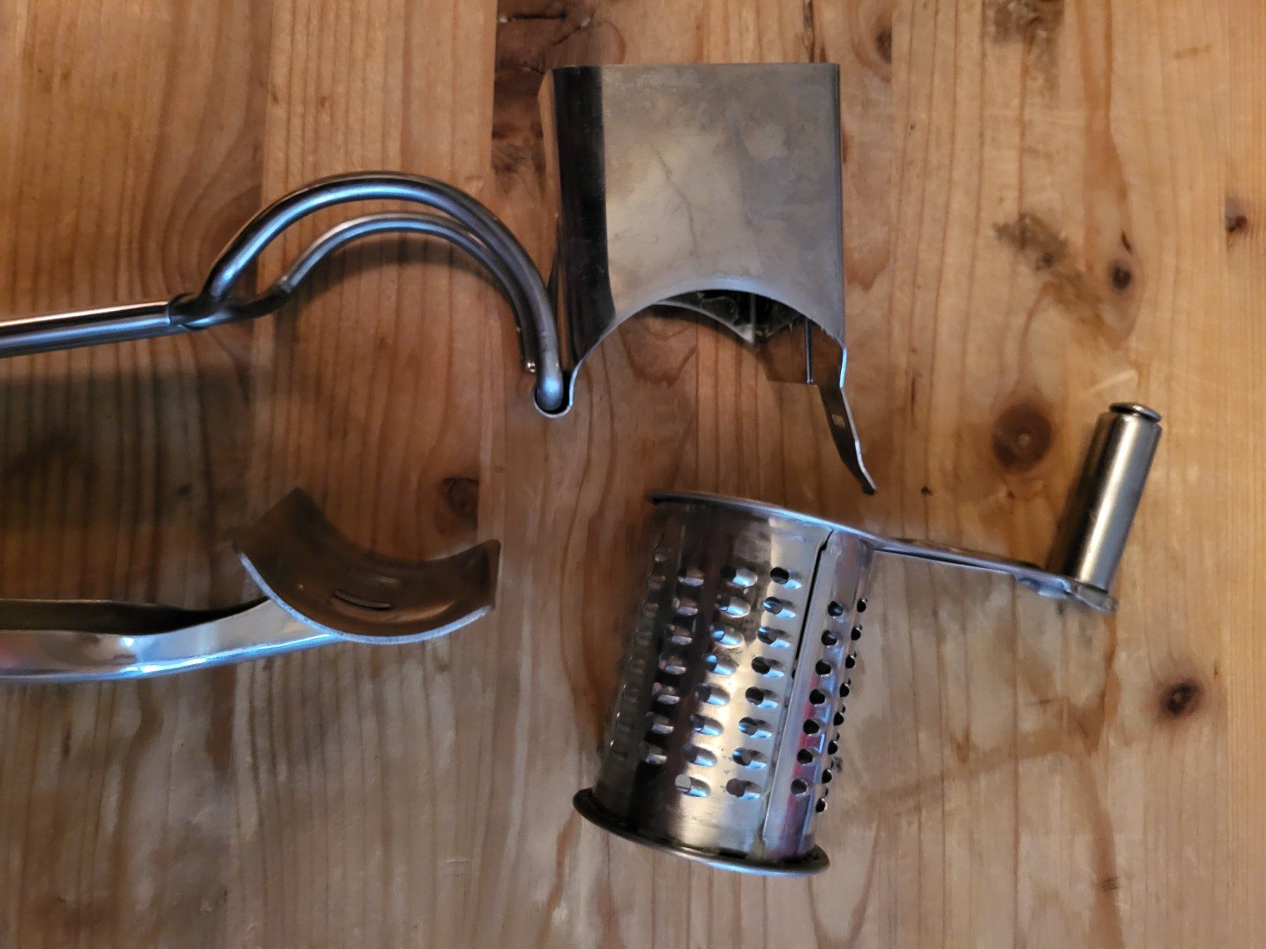 Elettrodomestici da cucina: Metallene Käseraffel, 2-teilig – Usato da Guggisberg venduto da Aegertenlehn 1