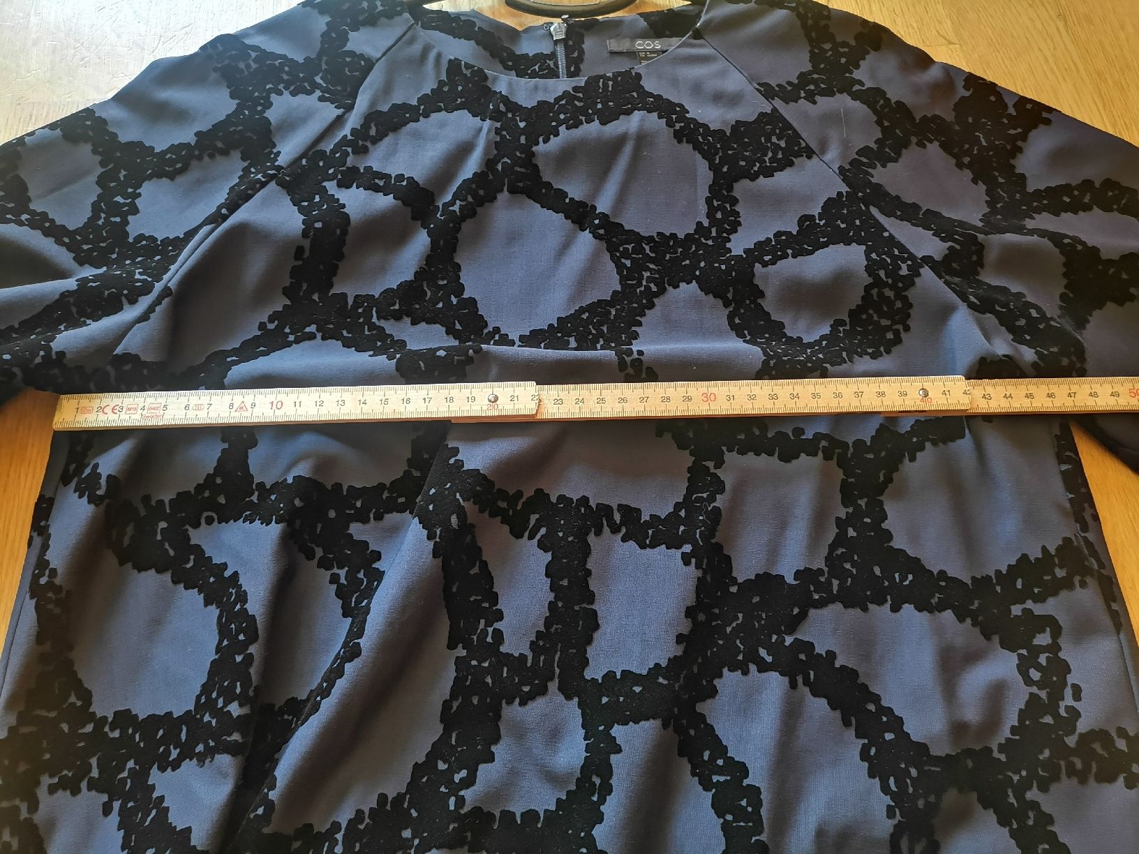 Cos Camicette: COS Woll-Tunika/Bluse mit Samtdruck – Usato da Uerikon venduto da pink_flamingo 7