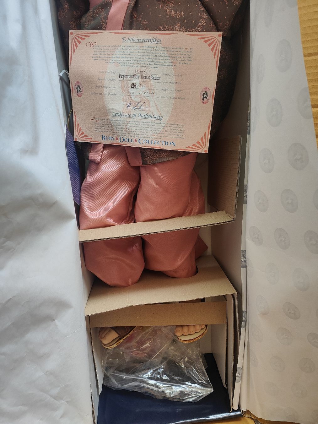 Puppen: Ruby Doll Porzellan,Collection Puppe mit Kimono, orginalverp – Neu (gemäss Beschreibung) aus Wetzikon ZH von SparrowJack111 3