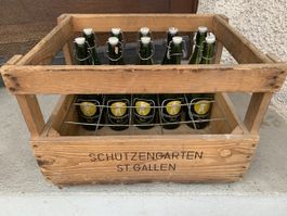 Alte Holz Kiste mit 10 Flaschen Schützengarten Bier