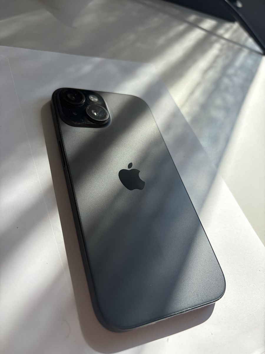 Apple Handys / Smartphones: iPhone 15 - Glass Kaputt – Defekt aus Herisau von joe_5hh6 2