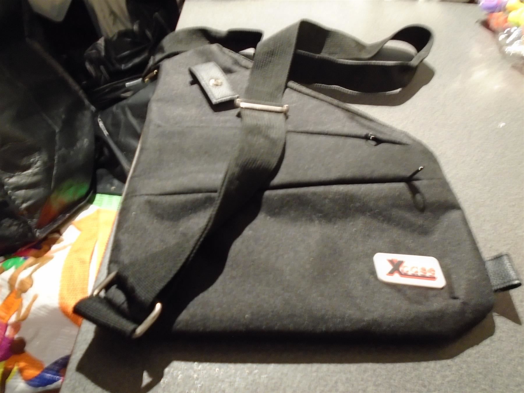 Sacs: Tasche X case, schwarz – D'occasion à Zürich par abraxas1291