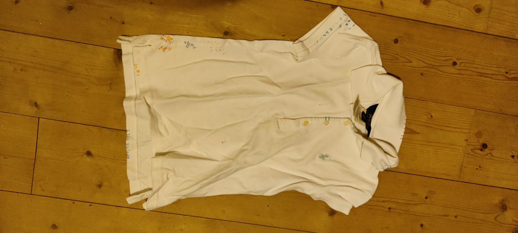 Ralph Lauren Blusen, T-Shirts & Tops: Polo Maedchenpoloshirt Gr.7j mit einem flecke – Gebraucht aus Ostermundigen von Louhdezd